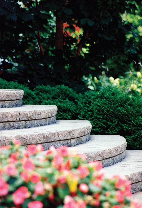 Closeup of Pisa2 steps by Unilock