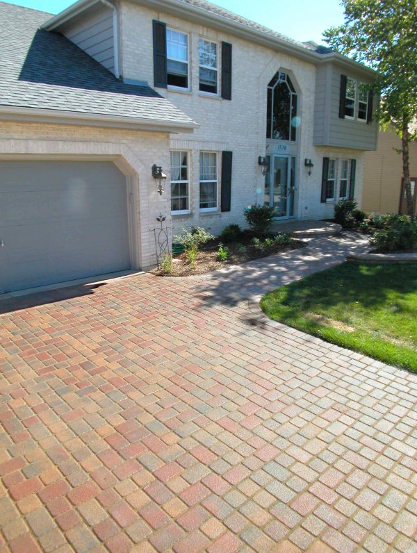 Driveway featuring Unilock Canterbury Paver