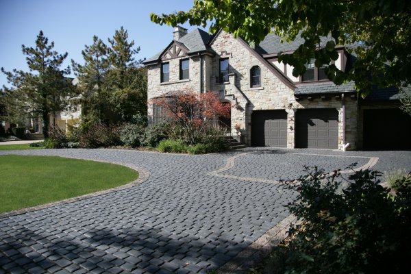 Unilock Driveway featuring Courtstone paver