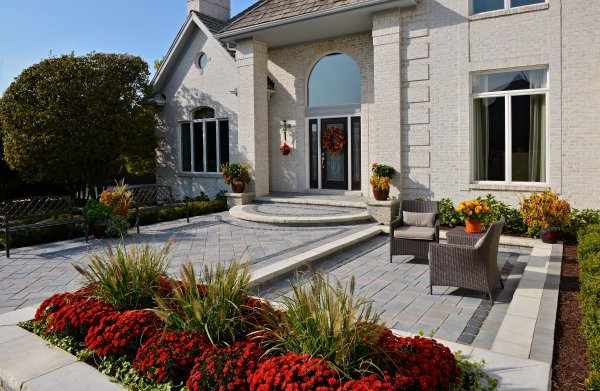 Front entrance by Unilock with Richcliff and Courtstone paver