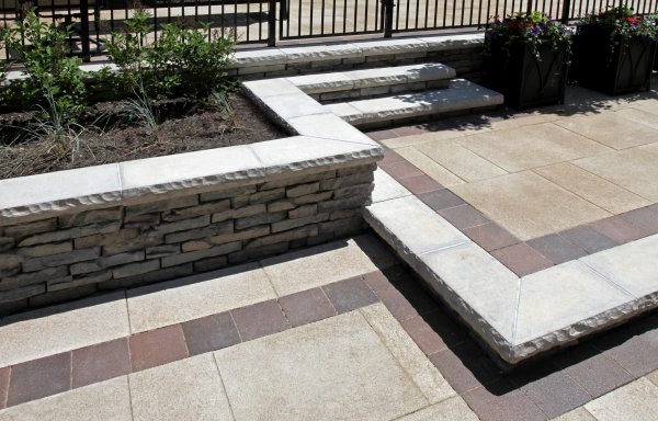 Rivercrest garden wall with paver patio by Unilock