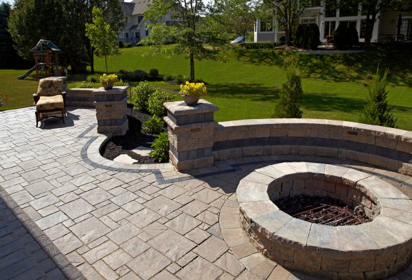 Outdoor Living and firepit with Unilock Avante Ashlar and Series 3000