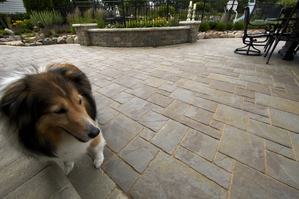 Outdoor Living Patio and Wall  with Avante Ashlar and Estate Wall