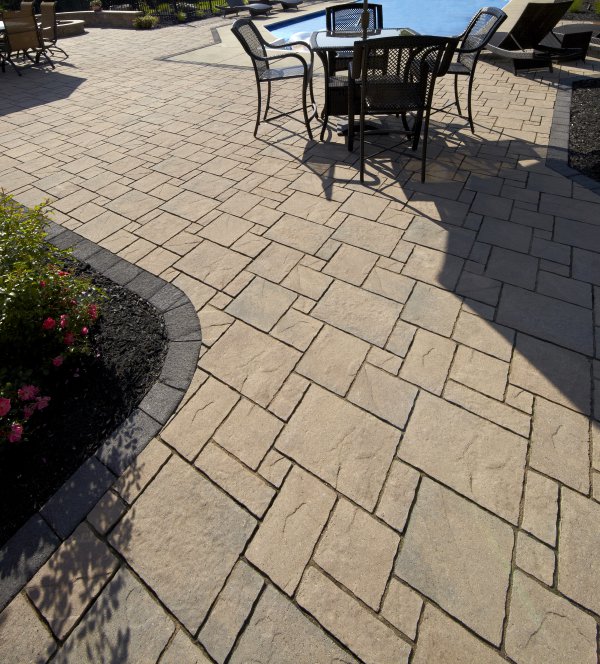 Outdoor Living Pool Deck with Avante Ashlar and Il Campo paver