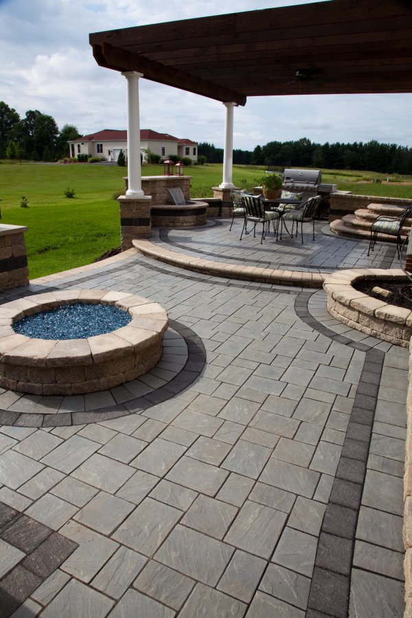 Richcliff paver outdoor living room by Unilock