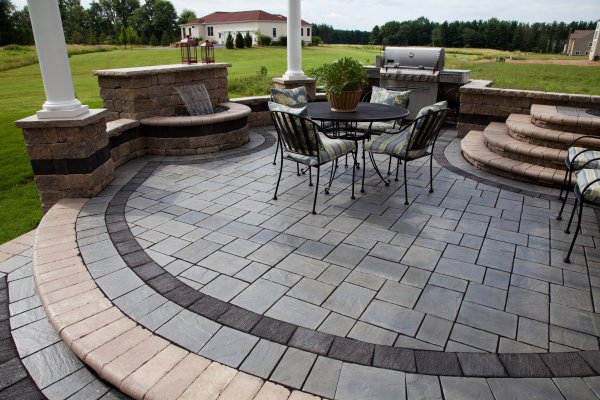 Unilock outdoor living room with Richcliff paver