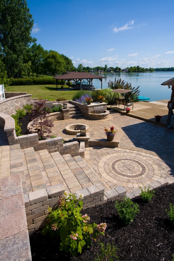 Patio with Brussels Block paver and Brussels Dimensional wall