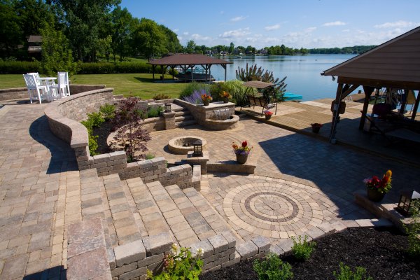 Unilock Patio with Brussels Block and Brussels Dimensional wall