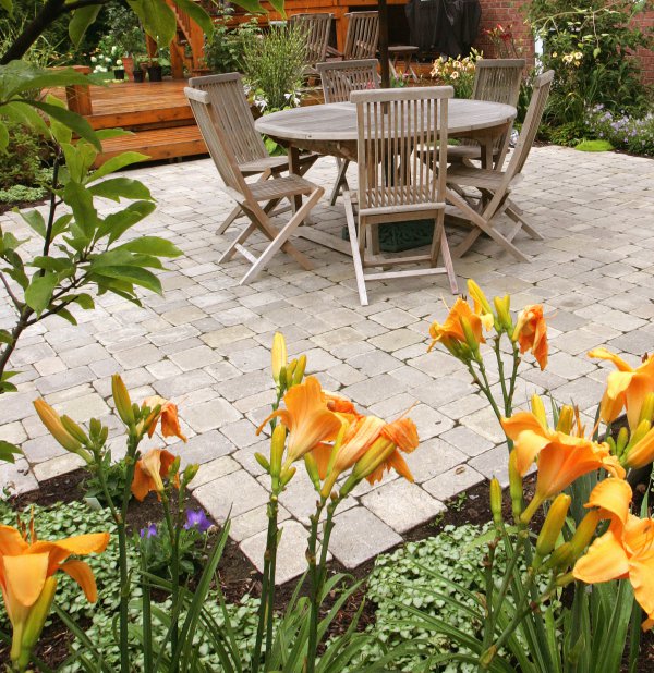 Patio with Brussels Block paver