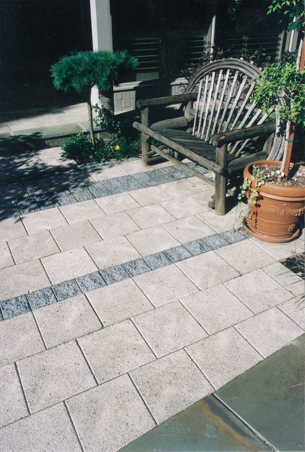 Series 3000 paver patio by Unilock