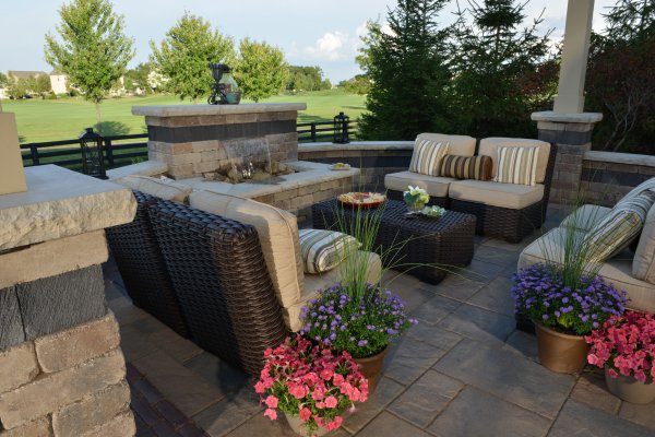 Patio and water feature with Beacon Hill Flagstone Copthorne and Il Campo paver