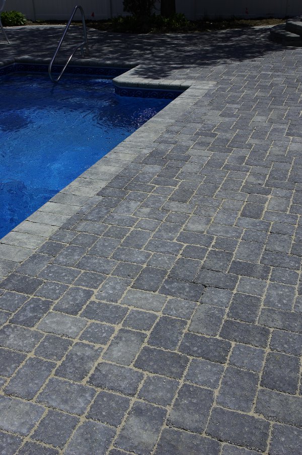 Pool deck with Antara paver