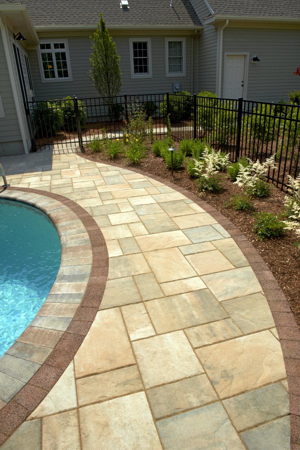 Pool with Unilock Beacon Hill Flagstone and Series3000 paver