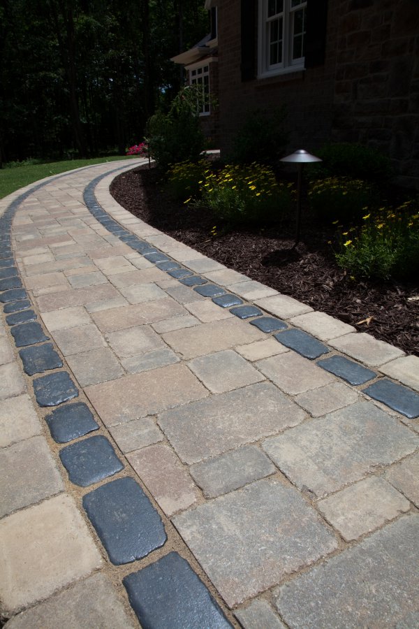 Unilock Walkway Entrance featuring Brussels Block and Courtstone paver