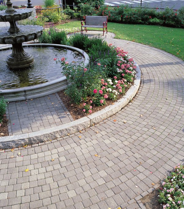 Walkway surrounding fountain using Unilock Olde Greenwich Cobble paver