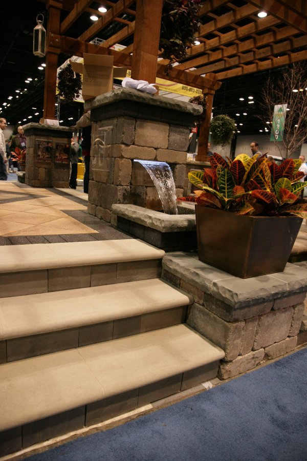 Patio with water feature using Ledgestone paver