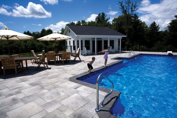 Pool deck with Unilock Umbriano paver