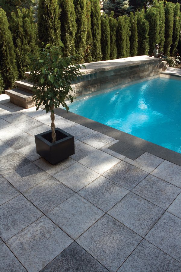 Unilock pool deck closeup with Umbriano paver