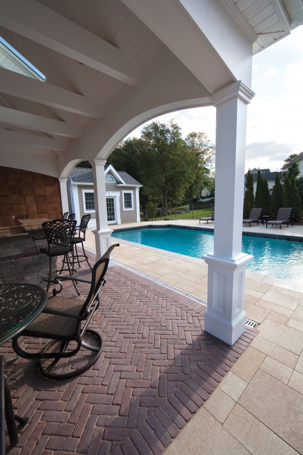 Umbriano paver pool deck with Copthorne accent by Unilock