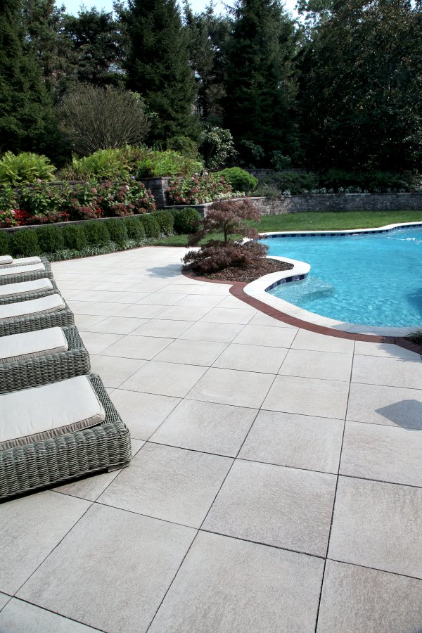 Unilock pool deck with Umbriano and Il Campo paver