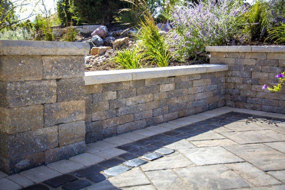 Estate Wall with Beacon Hill Pavers and Courtstone border 